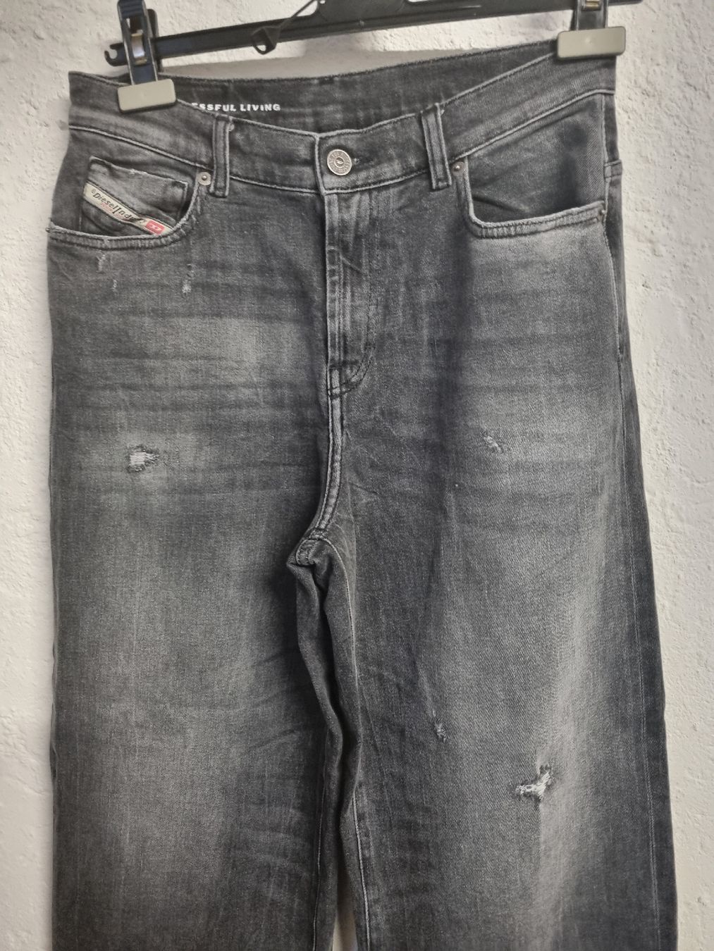Diesel Jeans: Diesel Jeans grau W28 /L32 – Gebraucht aus Thalwil von Briscolina 2
