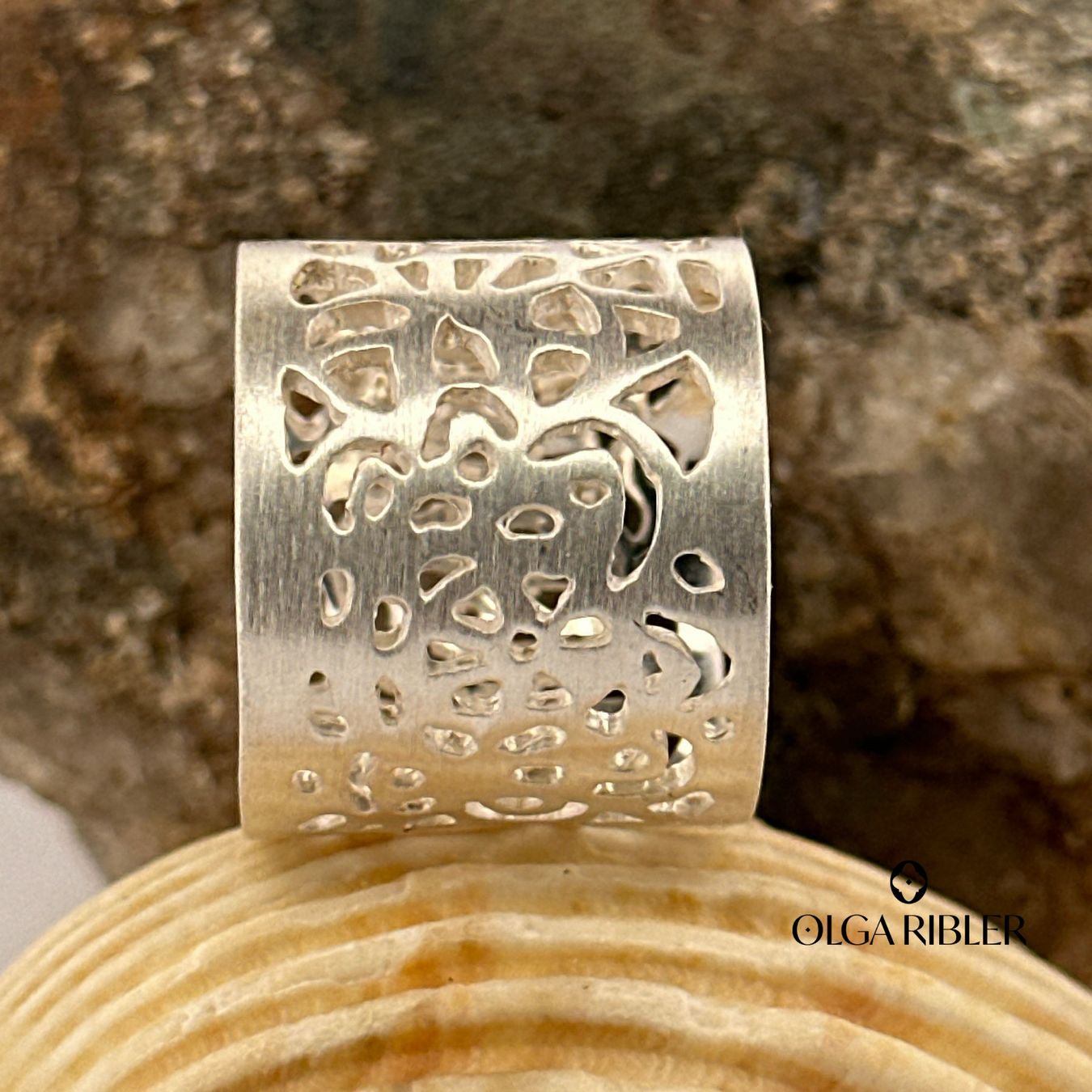 Olga Ribler Anelli: Breiter Silberring matt gemustert modern 19 mm – Nuovo (secondo la descrizione) da Luzern venduto da Schmuckoutlet 4