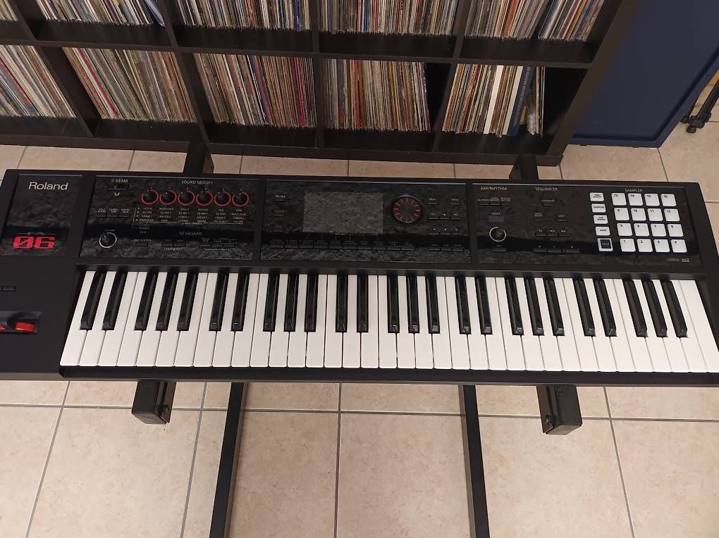 Instruments de musique: Roland fa 06 – D'occasion à Caneggio par matte123