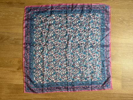 Foulard vintage rose/bleu motif floral 