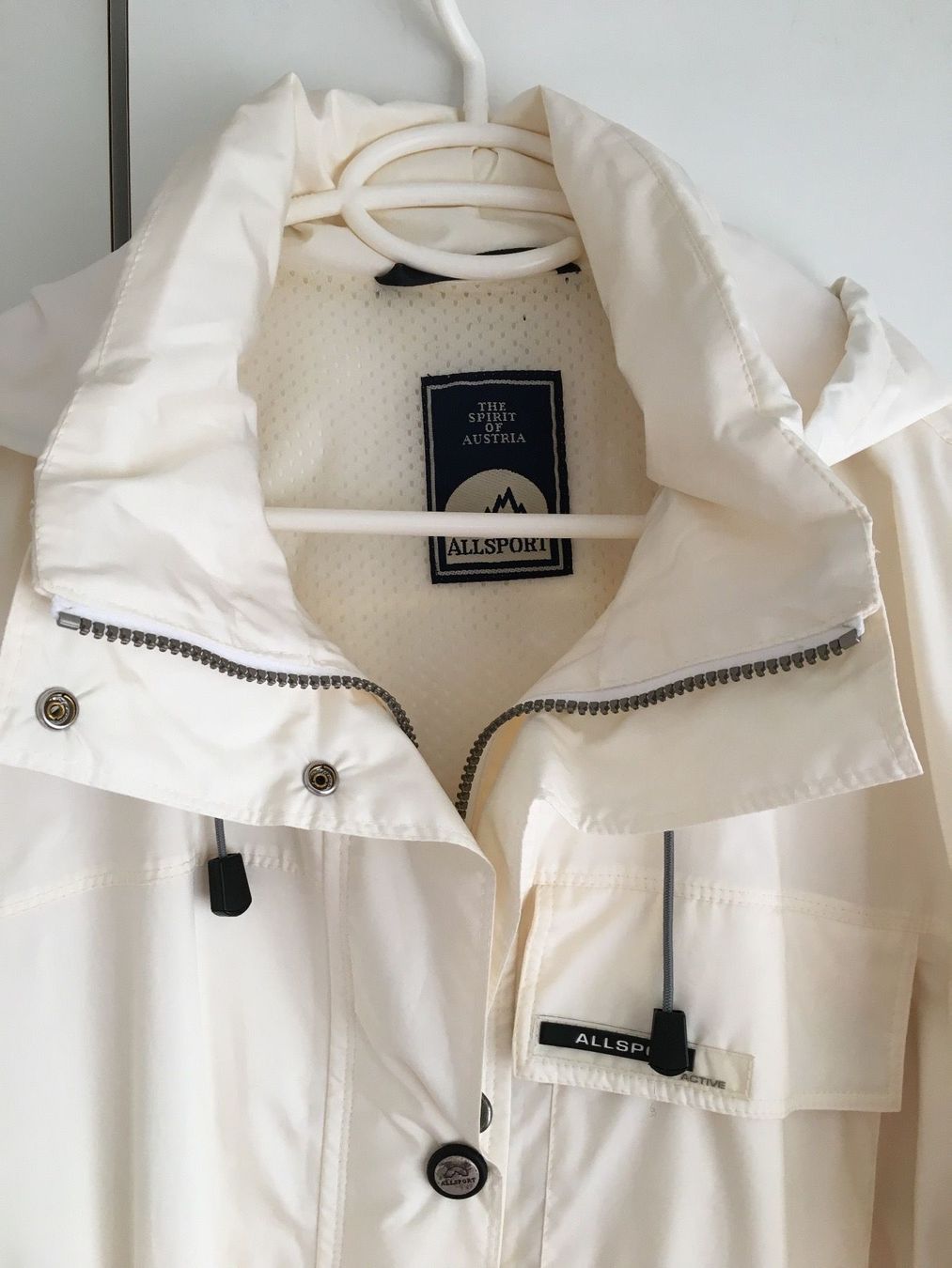 Vestes: Moderne sportliche Windjacke, Farbe Ivory – D'occasion à Bern par Smile-2707 1
