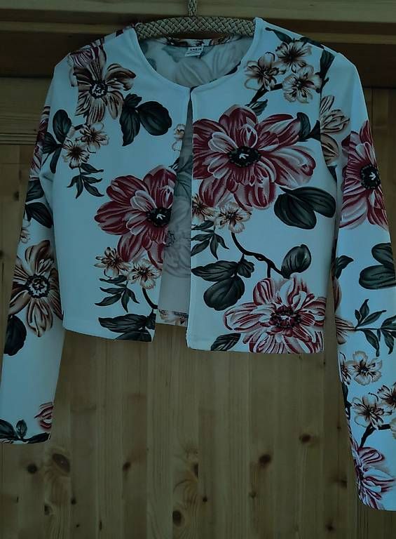 Giacche & Cappotti: 3 Mädchenjacken kurz mit Blumen – Usato da Neuendorf venduto da Bauen.123