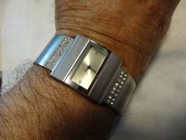 SCHÖNE DAMEN UHR.QUARTZ,SCHÖN MODE UND TIP TOP LÄÜFT.12X30MM