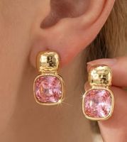 Jolies boucles d’oreilles plaquées et pierre rose givrée neu