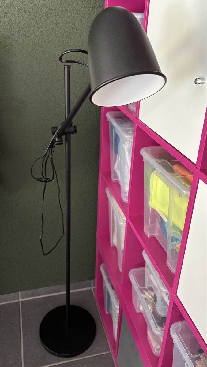Ikea Lampade: Ikea Stehlampe schwarz – Usato da Kollbrunn venduto da Amelia87 1