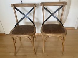 2 Bistrostühle neuwertig aus Rattan & Esche