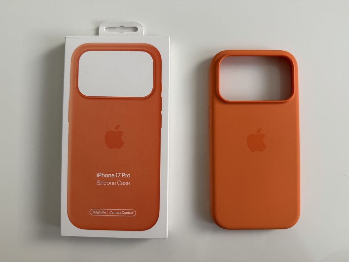 Apple Covers & Schutzfolien: Apple Silikon Case iPhone 17 Pro Orange – Gebraucht aus Möhlin von SabrinaRK86