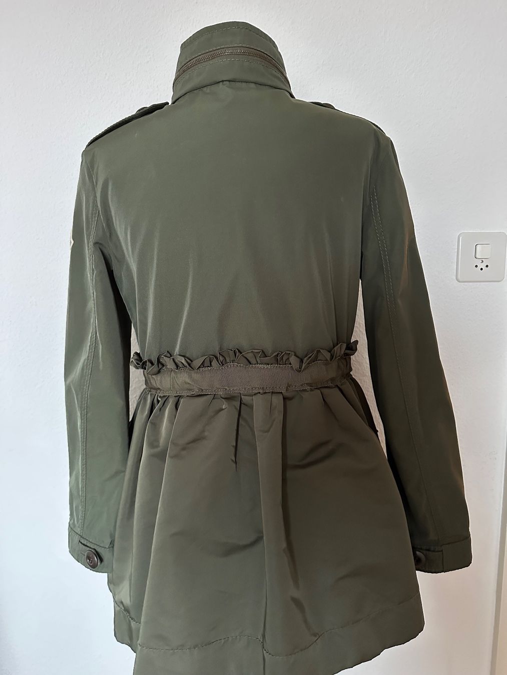 Moncler Jacken: Wunderschöne Moncler Jacke in kaki – Gebraucht aus Niederteufen von nana65 1