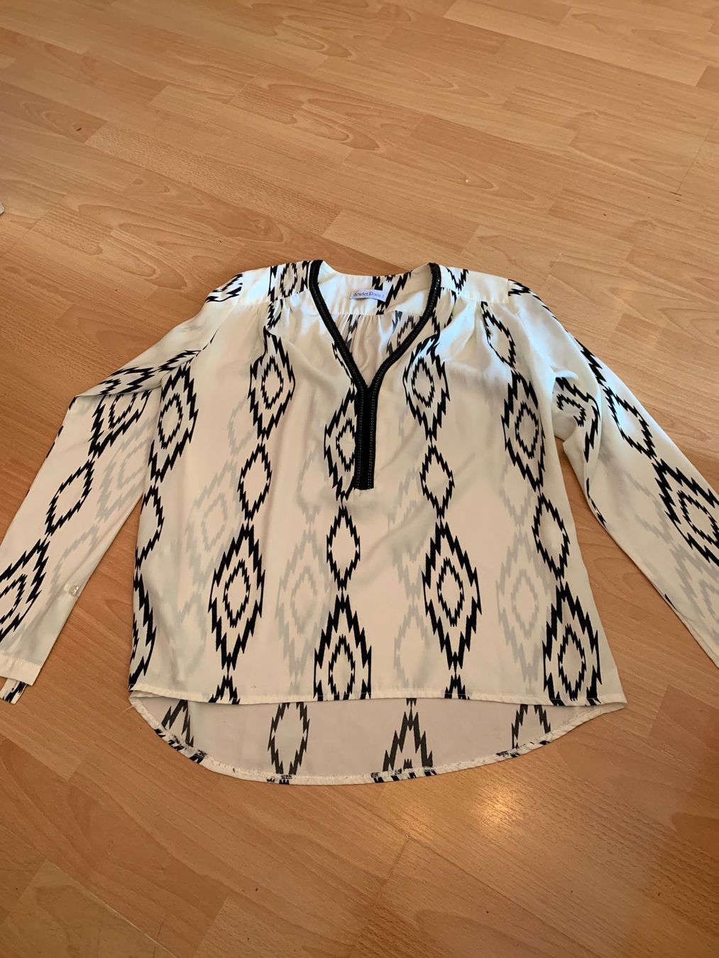 Blusen: Jolie blouse Scarlet Roos 2 taille 40 – Gebraucht aus MEYRIN von Gwendo10