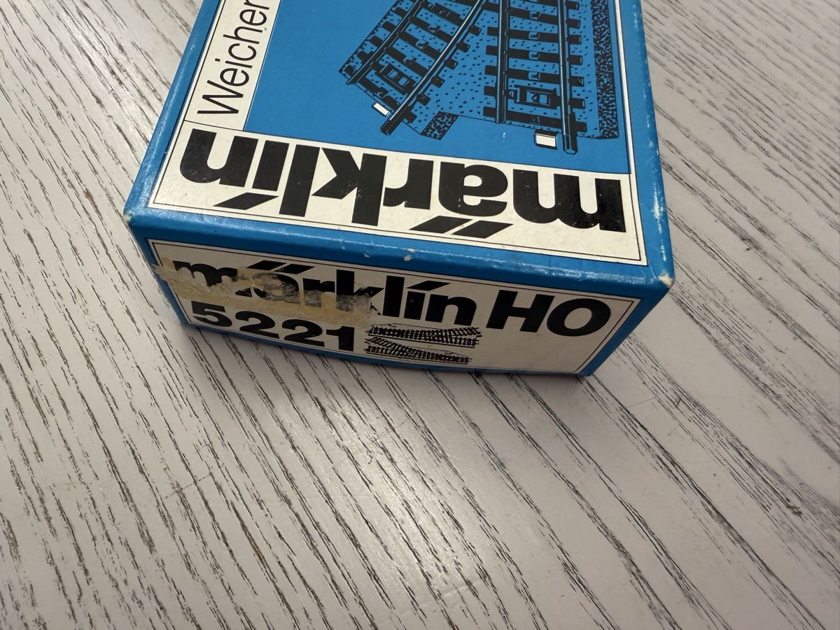Märklin Modelleisenbahnen: Märklin 5221 Handweichenpaar – Gebraucht aus Lupsingen von New-Haven 1