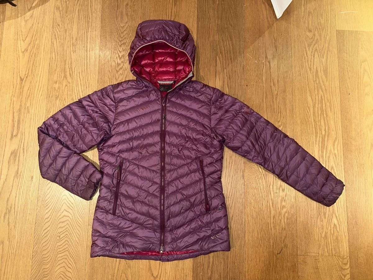 Mammut Jacken: Mammut Daunenjacke, Lila, Gr. S – Gebraucht aus Basel von Oloir