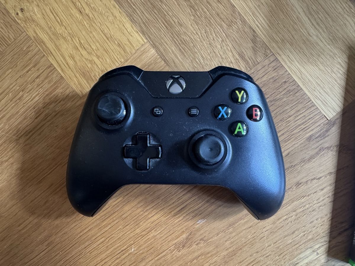 Microsoft Console: Xbox One mit Controller & 3 Spielen – Usato da Bülach venduto da Sevi1237 2