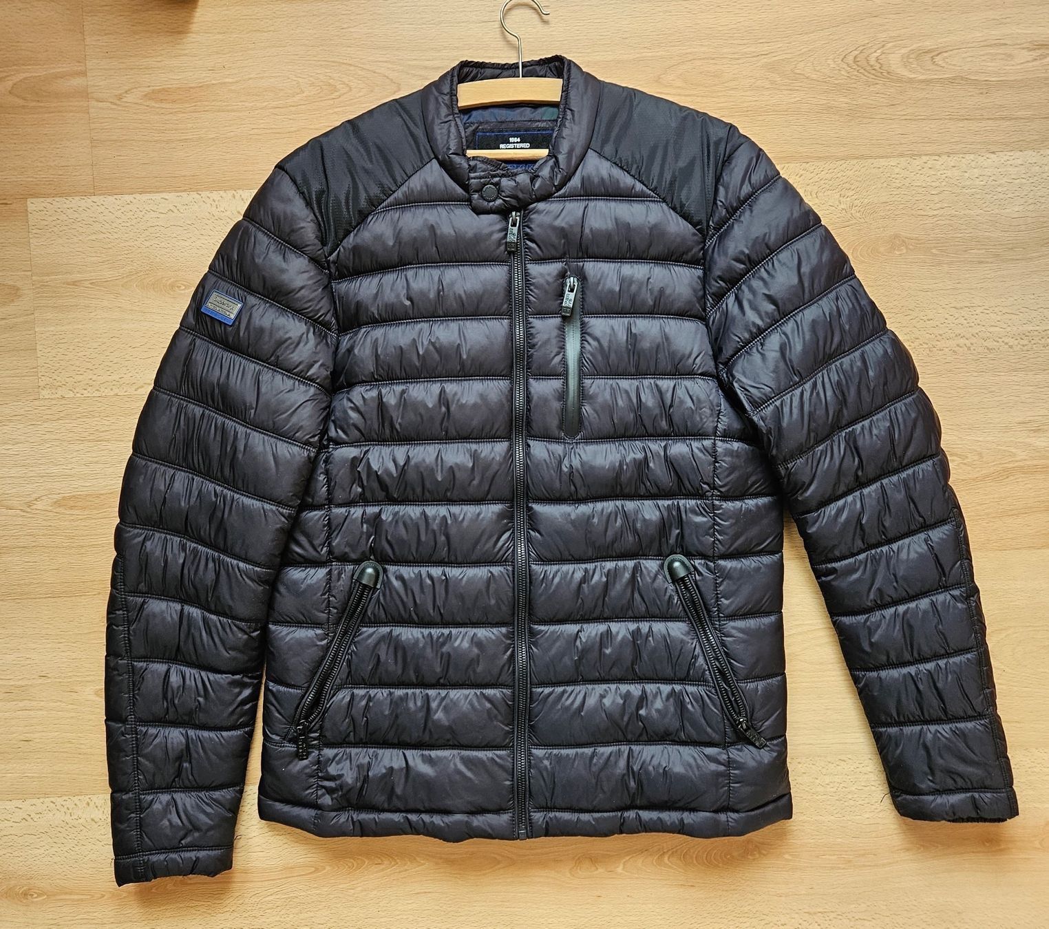Superdry Jacken: Steppjacke Superdry schwarz – Gebraucht aus Luzern von DaSi9354