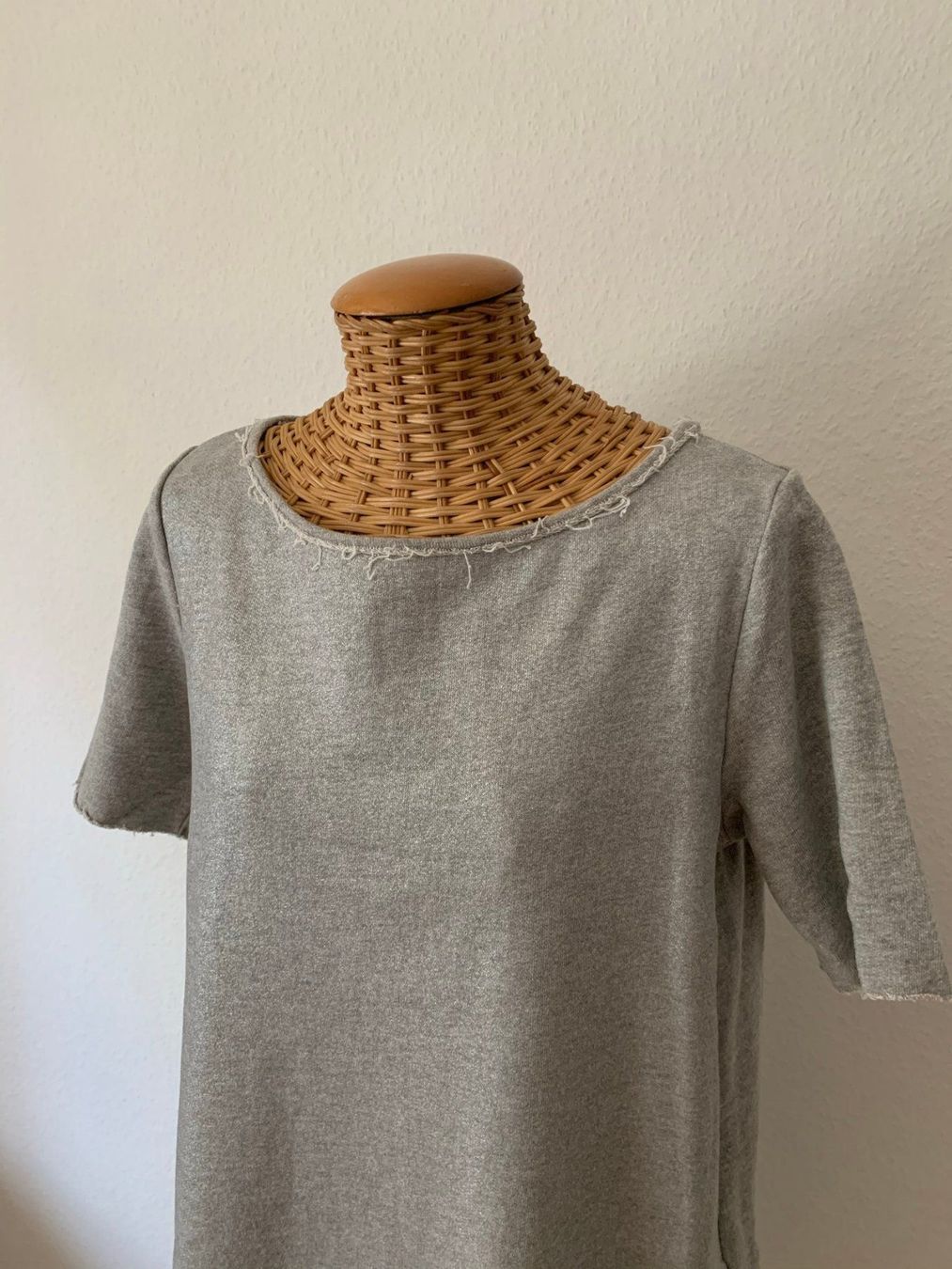 Kleider: Sweatshirt Kleidchen hellgrau silbern 40 – Gebraucht aus Zürich von Diazaio 1