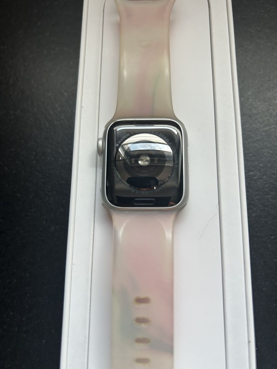 Apple Smartwatch: Apple Watch Series 5 40mm Silber Aluminium Case – D'occasion à Brislach par gre_t5pb 1