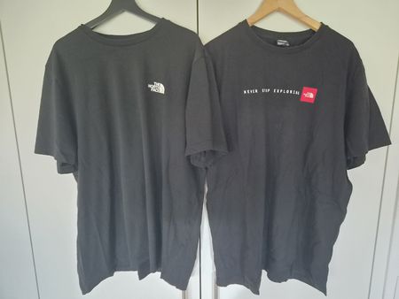 2x The North Face T-Shirt.