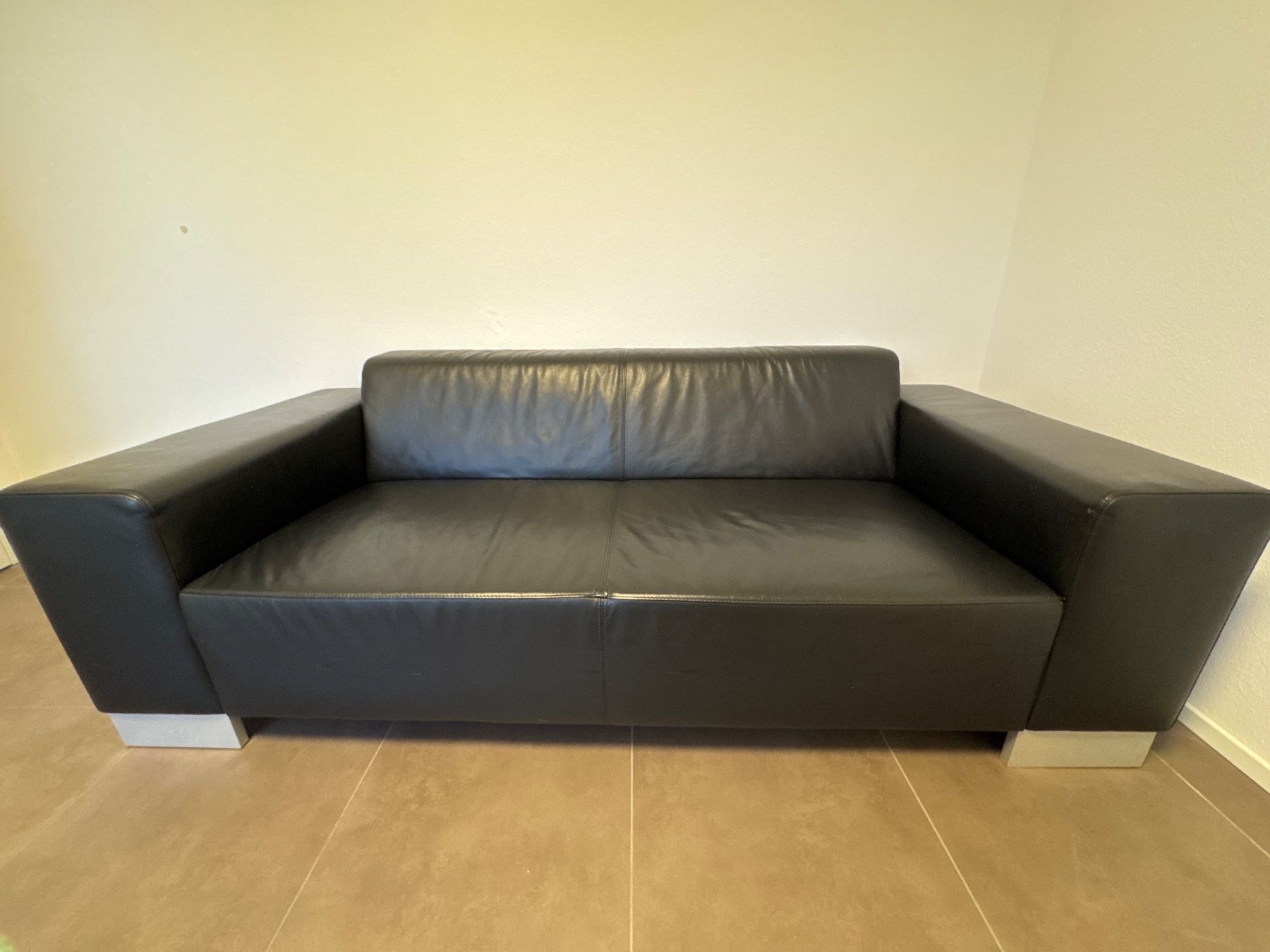 Interio Divani: Designer Sofa Echtleder schwarz – Usato da Zofingen venduto da reevb 2