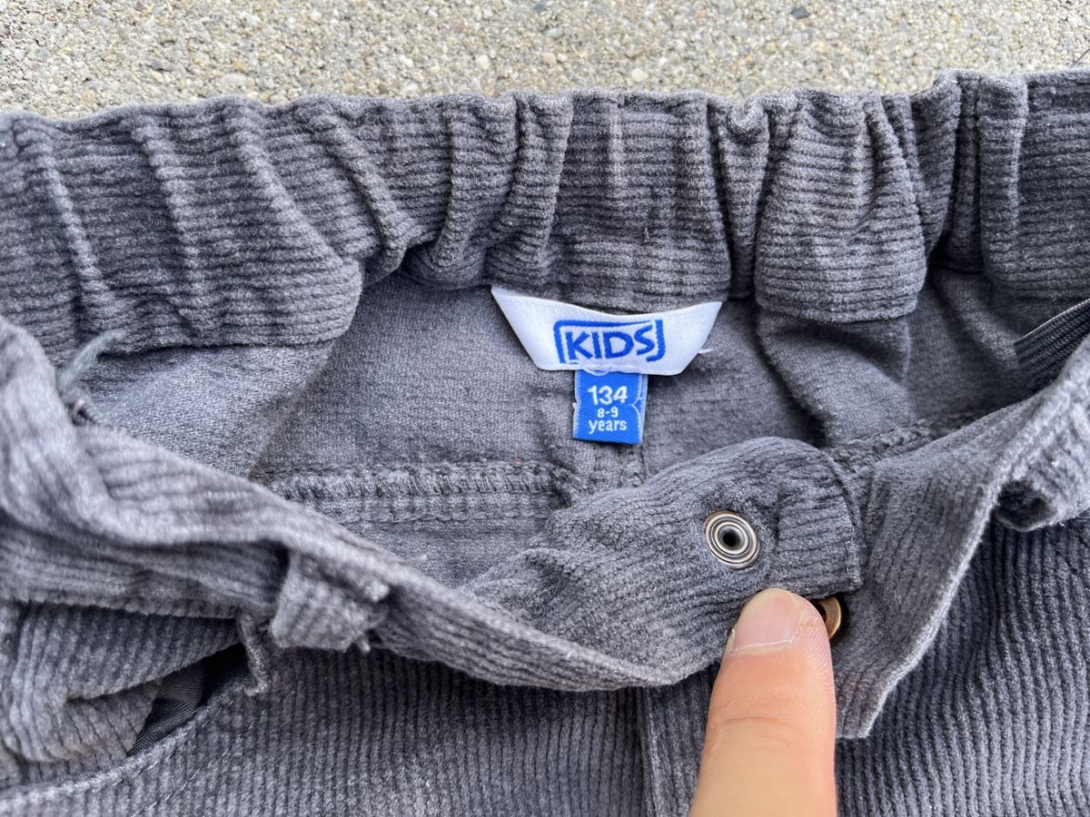 Hosen: 5 pantalons 8-9 ans – Gebraucht aus Biel/Bienne von David_2012 2
