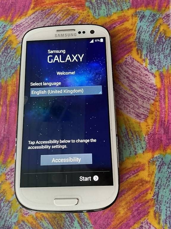Samsung Handys / Smartphones: Samsung Galaxy S3 Blanc avec câble USB – Gebraucht aus Monthey von darkmine