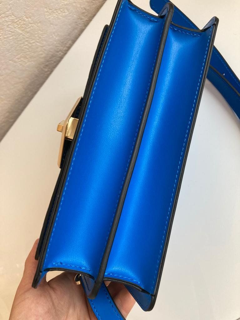 Tosca Blu Borse da donna: TOSCA BLU  Luxury Leather Royal Blue NEW!!! – Nuovo (secondo la descrizione) da Chêne-Bougeries venduto da Seetooyoo 6