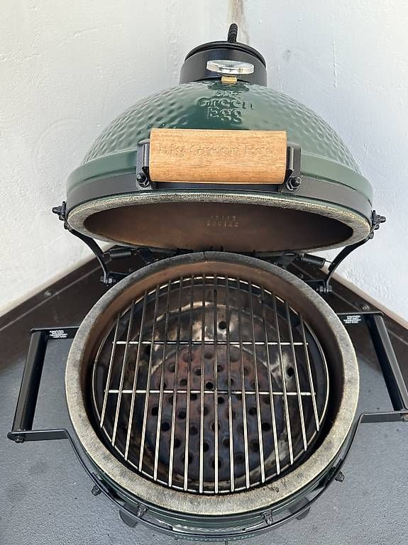 Big Green Egg Griglie: Big Green Egg Holzkohlengrill – Usato da Bern venduto da janga 3