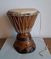 Djembé - handgefertigtes Instrument aus Holz mit Fell