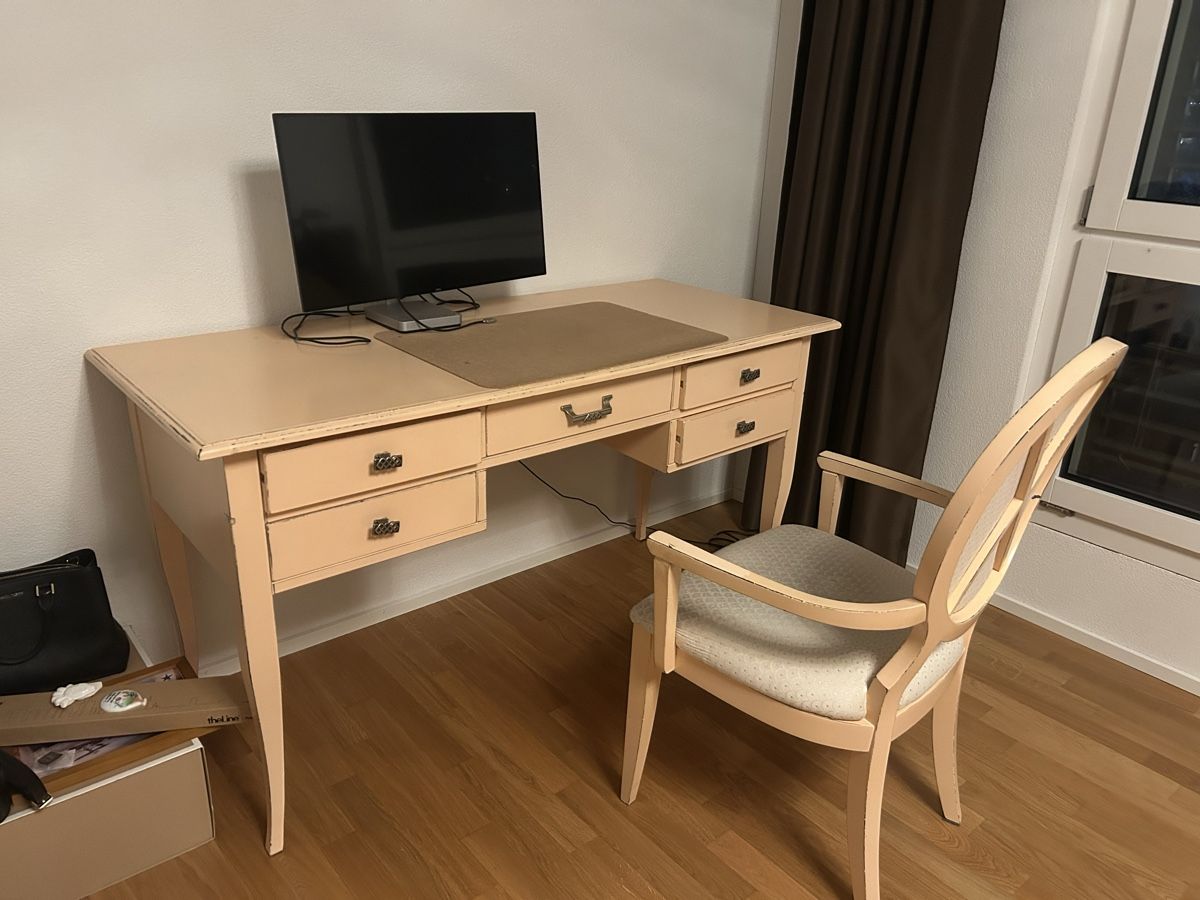 Scrivanie: Markenschreibtisch mit Stuhl aus echtem Holz – Usato da Zug venduto da zes_8xlq