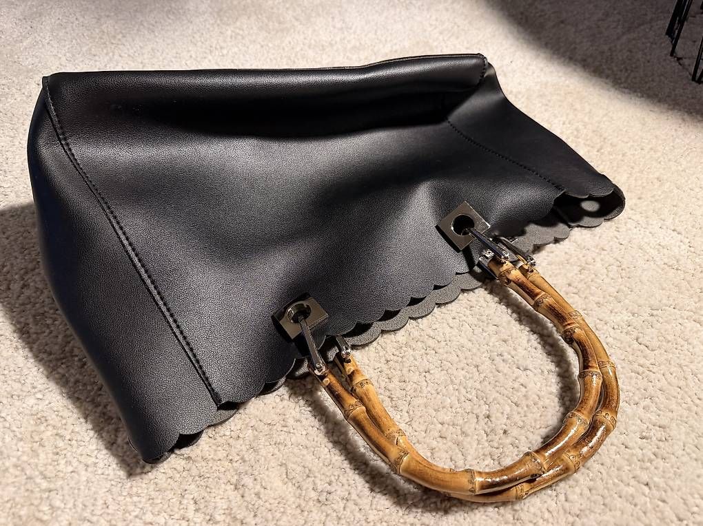 Taschen für Damen: Hallhuber Handtasche mit Bambusgriffen  Schwarz – Gebraucht aus Meggen von mar_rb27 2