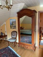 Armoire en merisier massif 216x92x47, 1 porte avec mirroir