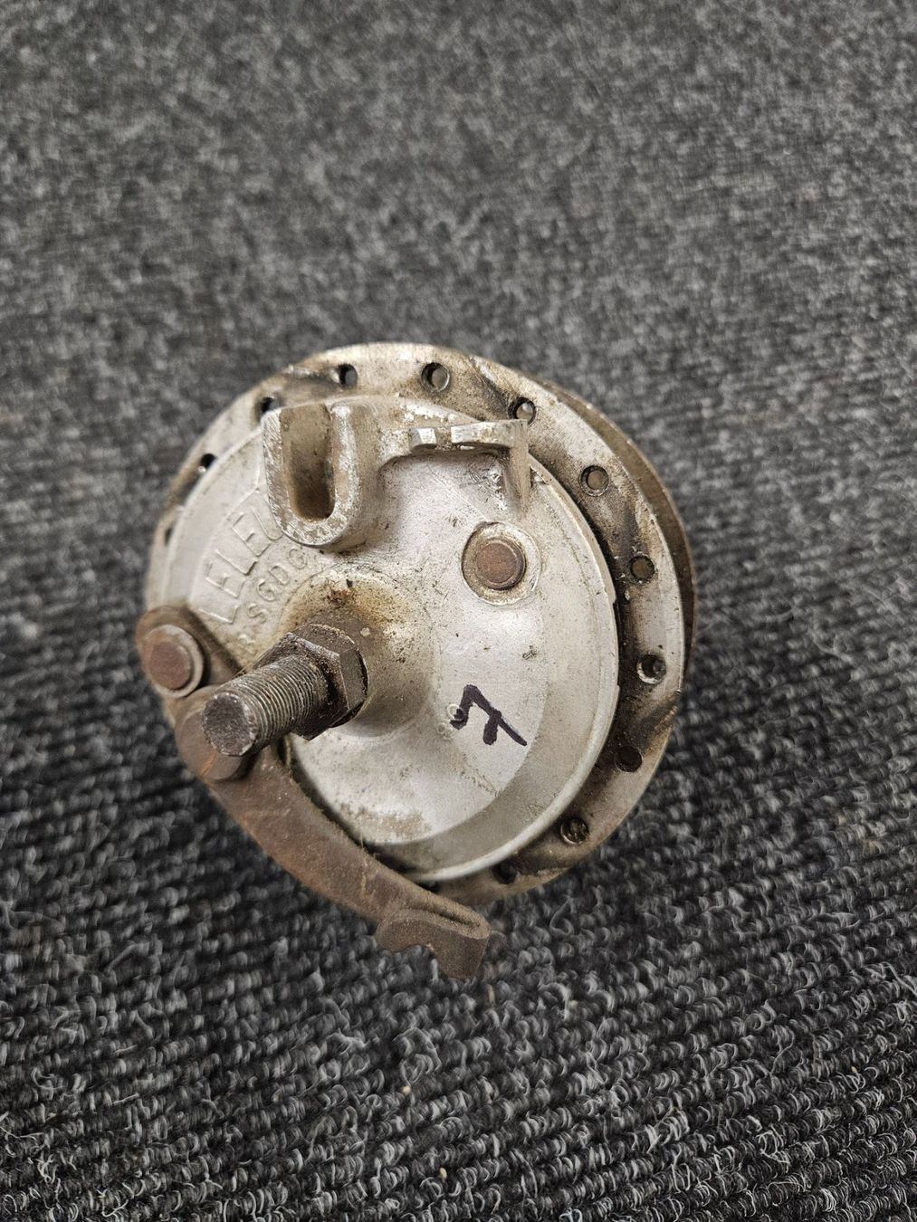 Puch Mofa-Ersatzteile: Puch Vorderradnabe – Gebraucht aus Mellingen von Mech-Service