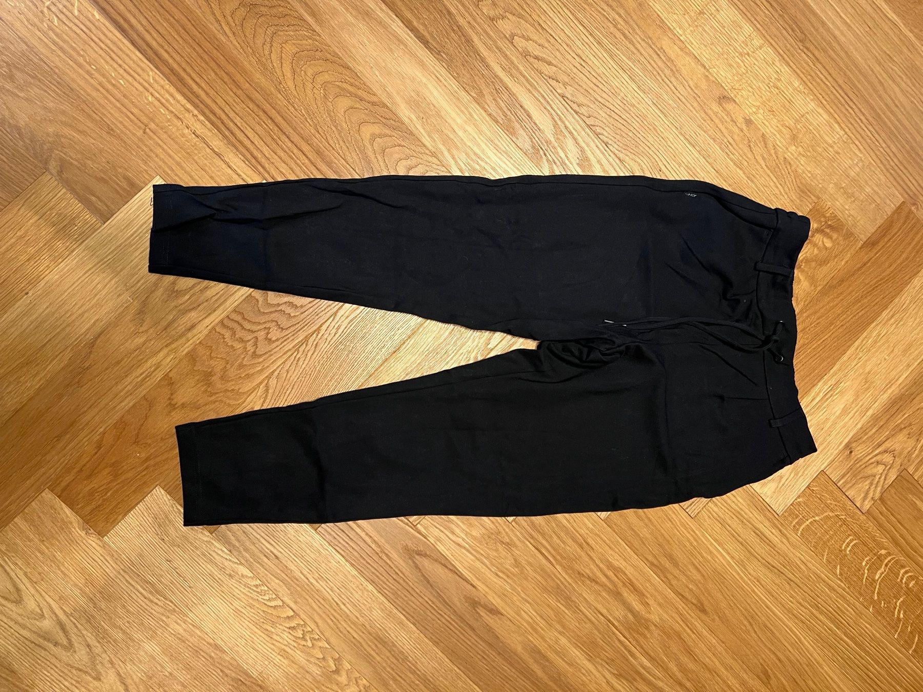 Only Hosen: Schwarze Stoffhose – Gebraucht aus Uetikon am See von phi_hn2k 1