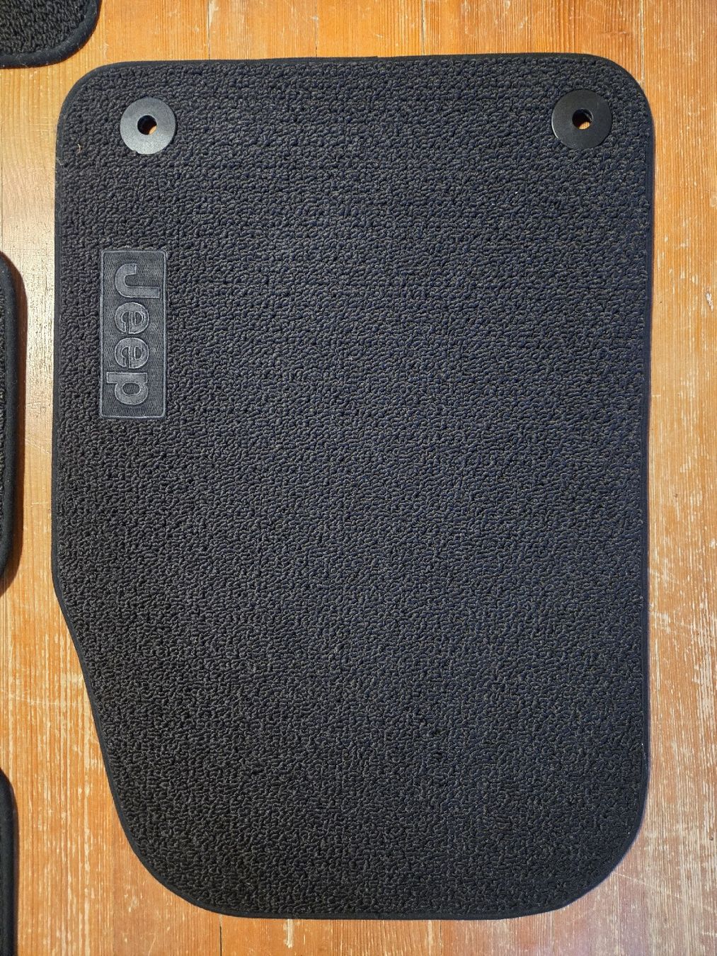 Jeep Tappeti & Tappetini: 4 tapis originaux JEEP – Nuovo (secondo la descrizione) da Montet (Broye) venduto da CandiceD 1