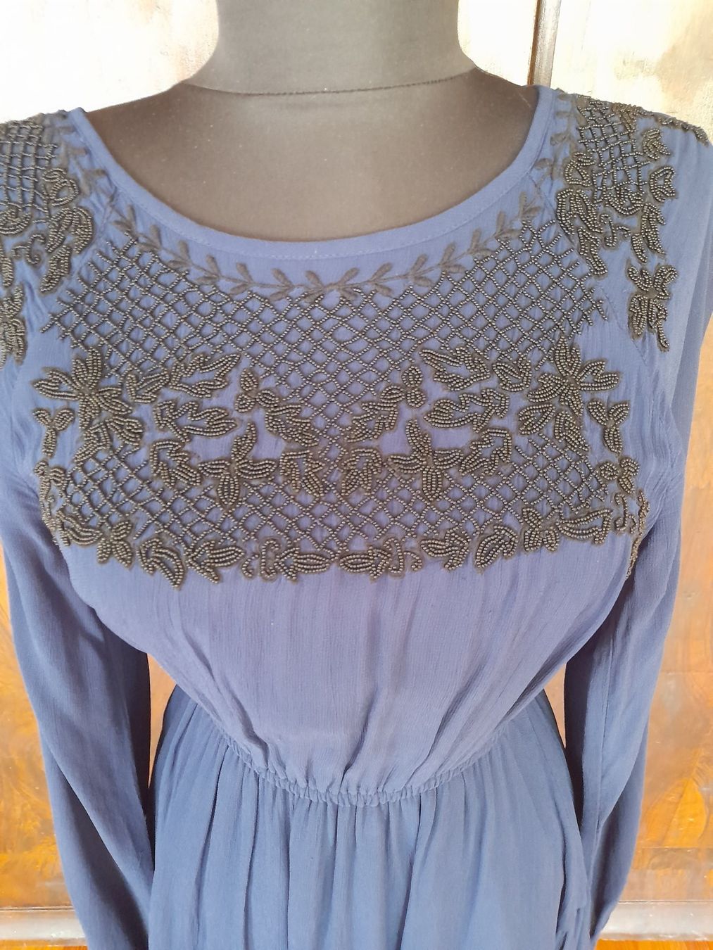Vestiti: Kleid . mit Perlen bestickt . S . Rückenausschnitt . – Usato da Leuggelbach venduto da schmetterlings-fee 2