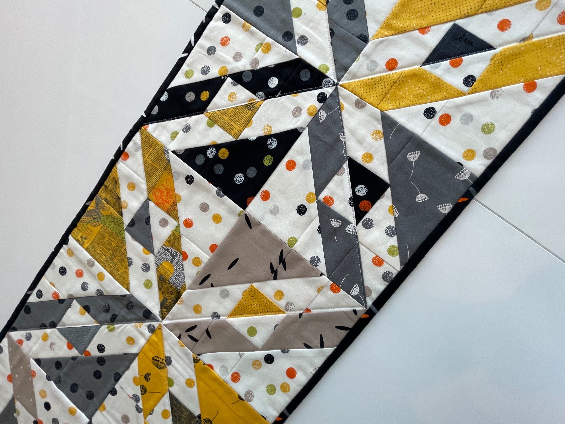 Tessuti: Quilt Chemin de table patchwork, fait main, automne élégant – Nuovo (secondo la descrizione) da La Chaux-de-Fonds venduto da NathalieM07 2