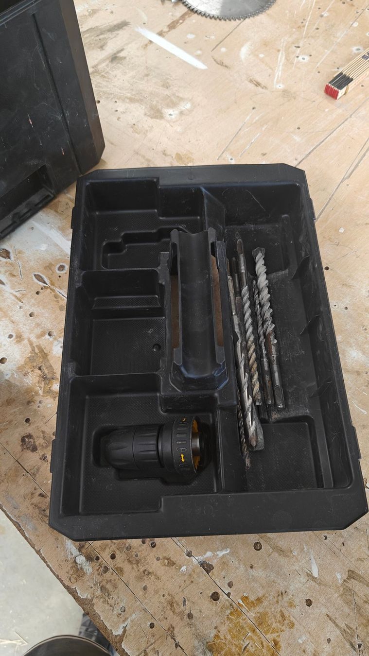 Dewalt Tutti gli attrezzi: Dewalt Akku Schlagbohrmaschine DCH334 – Usato da Waldkirch venduto da Jerom77 7