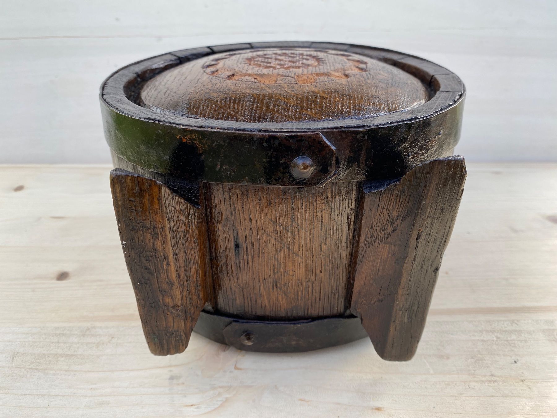 Cloches & sonnailles: schönes antikes Holzfässchen – D'occasion à Feldbach par Olive1 8