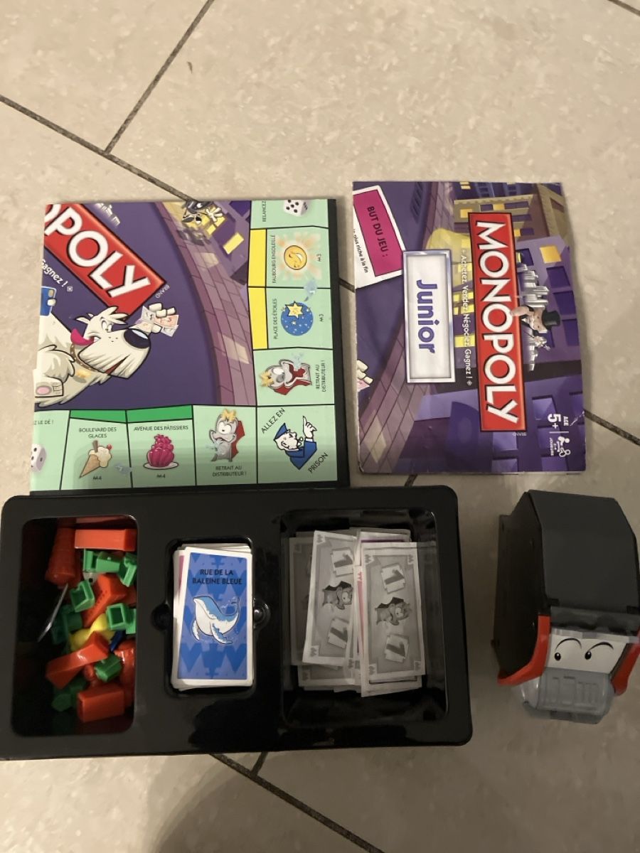 Sonstiges für die Gastronomie & Hotel: Monopoly Junior avec distributeur électroniqu – Gebraucht aus Bex von man_6gxz