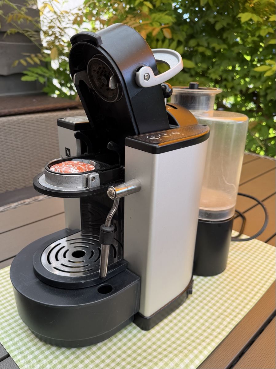 Nespresso Kaffeemaschinen & Espressomaschinen: Nespresso ES 80 Pro – Gebraucht aus Lätti von hresel