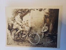 Historische Aufnahme Motorrad 1912 Mann mit Töff RP
