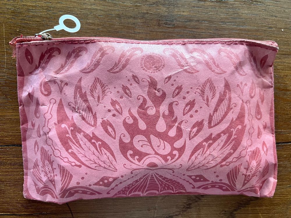 Emirates Amenity Kit rot (Neu und originalverpackt) in Ermatingen für ...