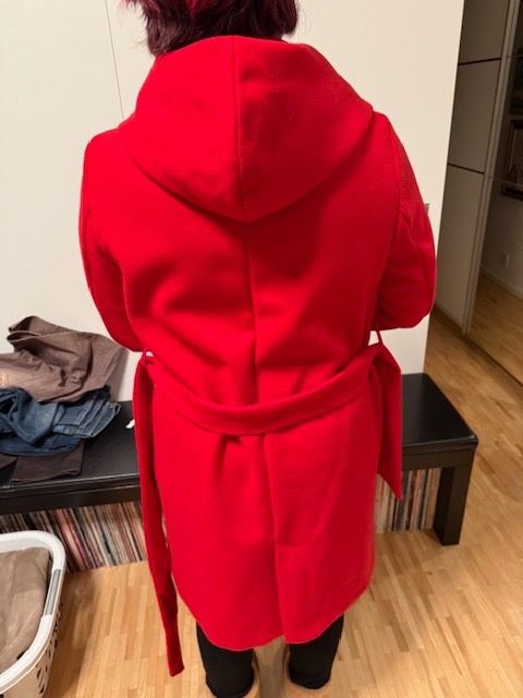 Zara Cappotti: Roter Mantel Zara Gr. S mit Kapuze – Usato da Winterthur venduto da projectcleanup 1