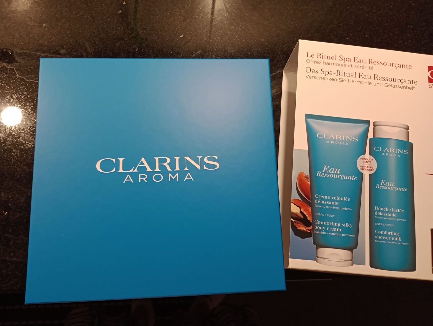 Clarins Altro per la cura del corpo: Clarins Geschenkkoffer – Nuovo e nell'imballaggio originale da Wädenswil venduto da Mirm1.0 2