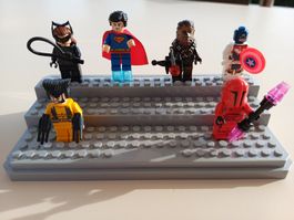 LEGO Minifigurines x 6 / Vitrine d'exposition (not Lego)