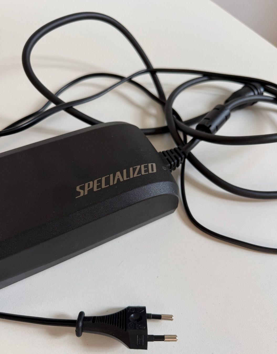 Specialized Ladegeräte: Netzteil Specialized Fahrrad 2025 – Gebraucht aus Speicher von Raphael053
