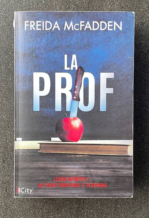 Livres: La prof - Freida Mc Fadden – D'occasion à Neuchâtel par myr_8nf9