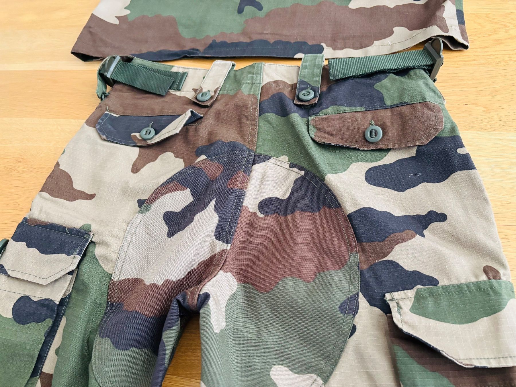 Uniformi: Armee Uniform, NEU – Nuovo (secondo la descrizione) da Zürich venduto da 2KiWi 5