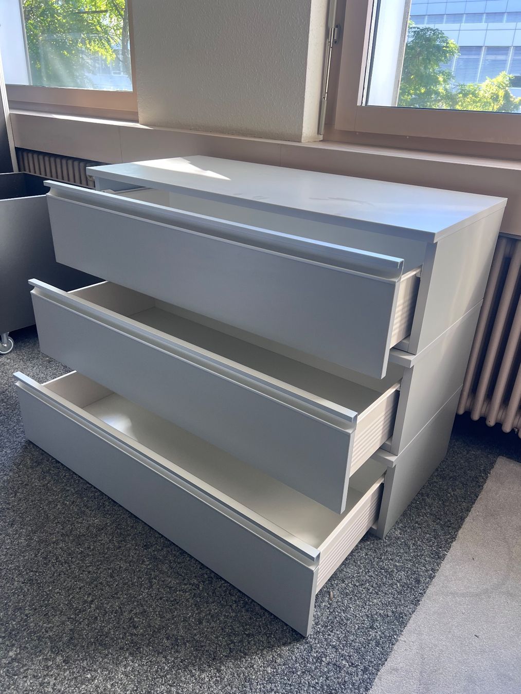 Commodes: Kommode mit Schubladen – D'occasion à Reinach BL par tba_2gyj 1