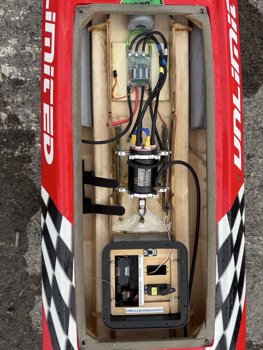 Modellismo RC: Rennboot RC – Usato da Wilen b. Wollerau venduto da Loonyacht 1