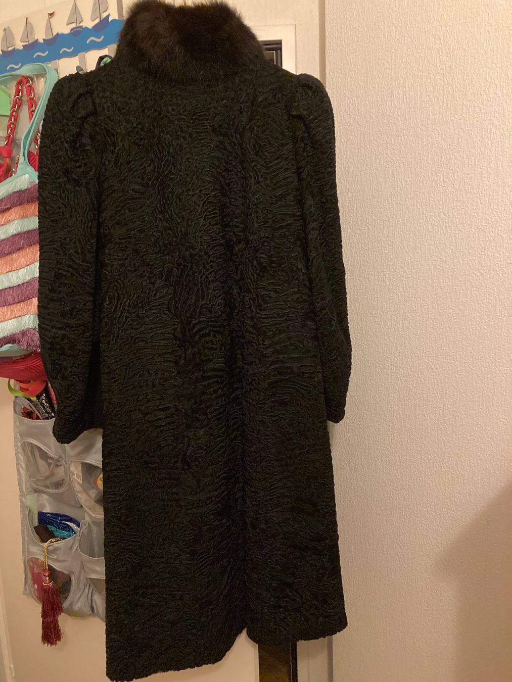 Cappotti: Manteau Astrakan Vintage – Usato da Plan-les-Ouates venduto da Namorona 3