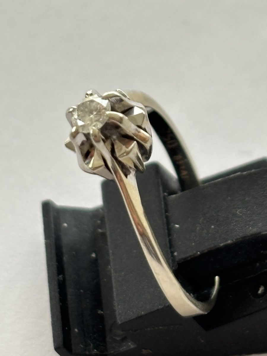 Anelli: Weissgoldring / Diamant 18 Karat – Usato da Langnau am Albis venduto da flusspflege 1